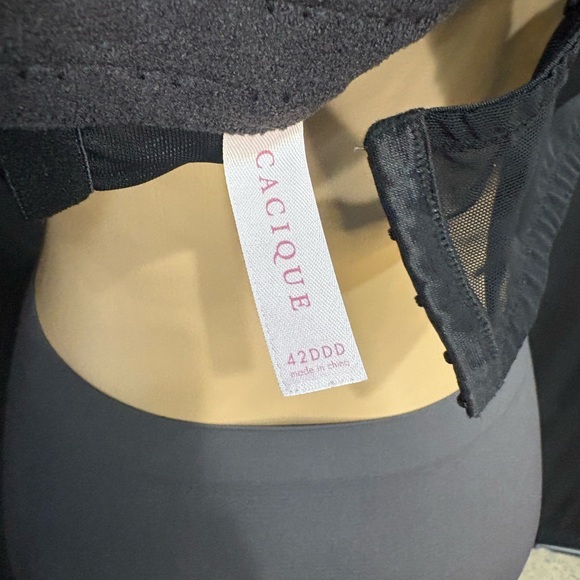 Black Ruffled Bra - Picture 3 of 3